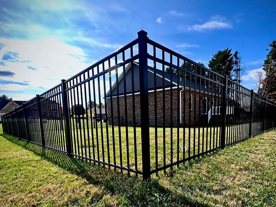 Aluminum fence contractor in Hickory